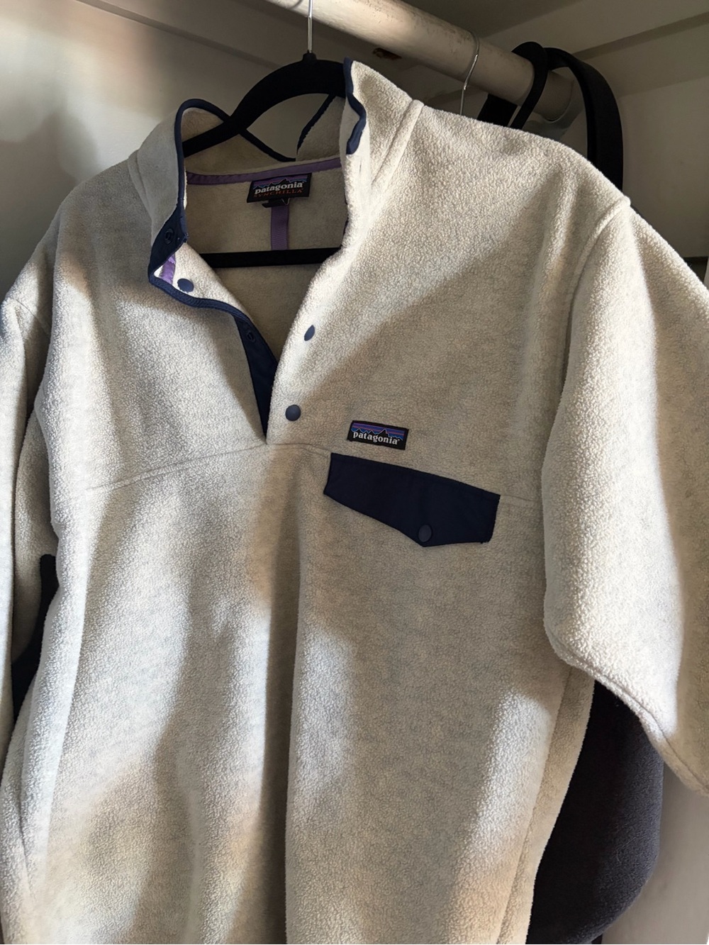 Patagonia Men’s Cream Fleece Pullover with Navy Trim